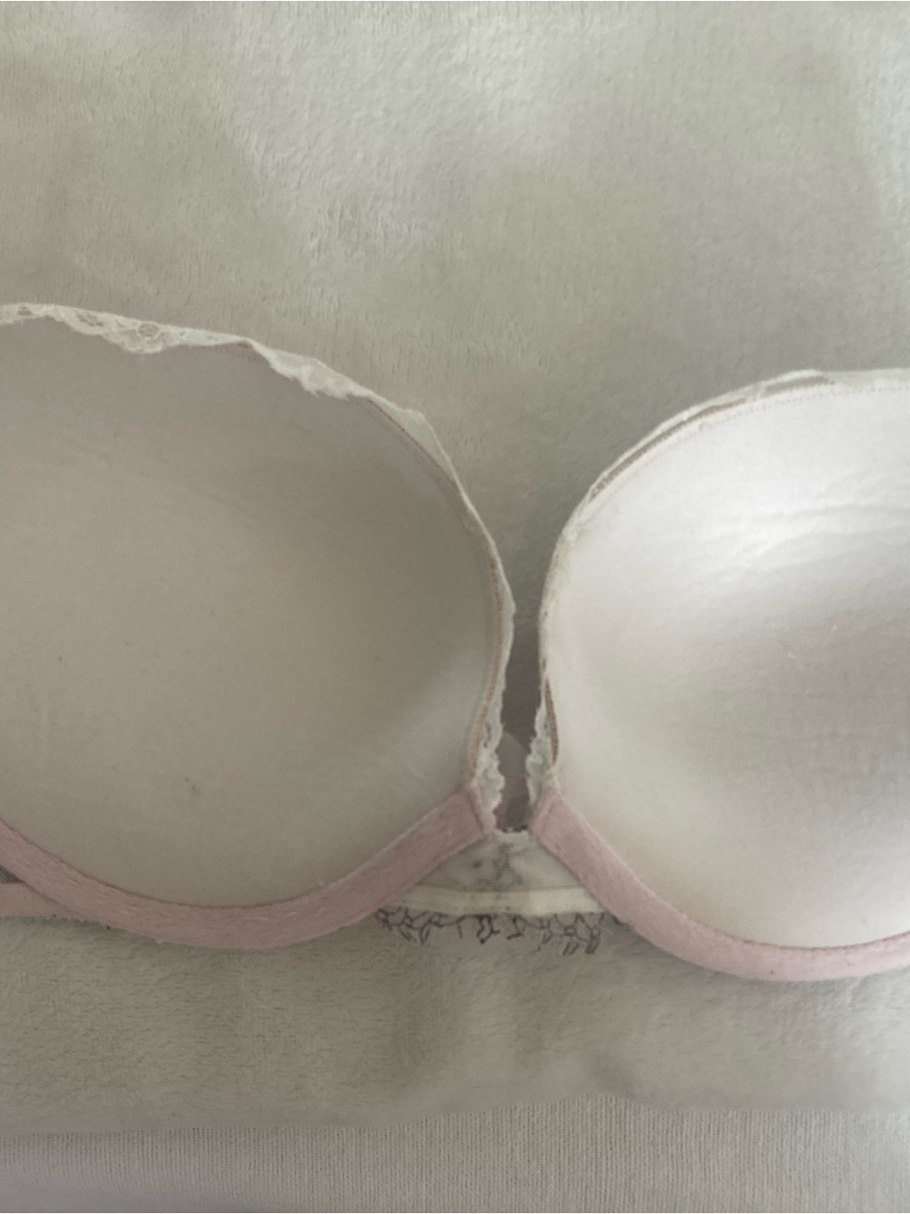 Victoria's Secret Pale Pink Lace Embellished Push-Up Bra - Picture 3 of 6